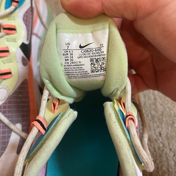 Nike Air Max 270 - Picture 3 of 7